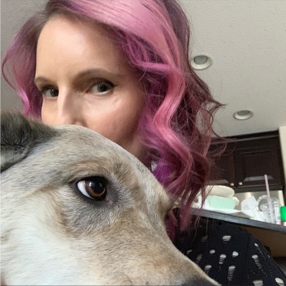 Meet, Suhla. She’s the one in the front & the boss along with the sparkle 🦋💖 - Picture 5 of 5